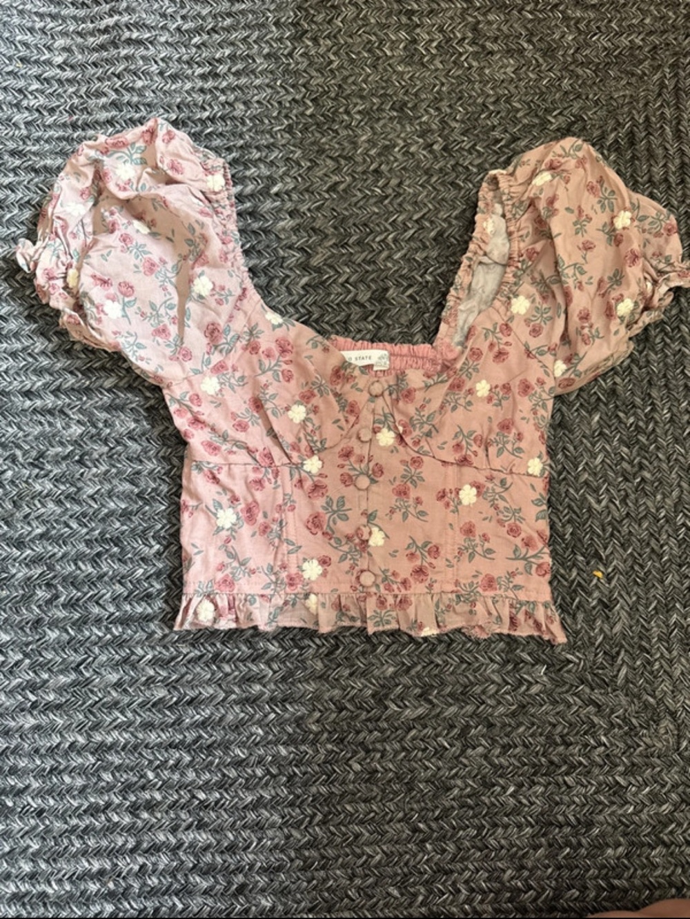 Altar'd State Pink Floral Puff-Sleeve Crop Top